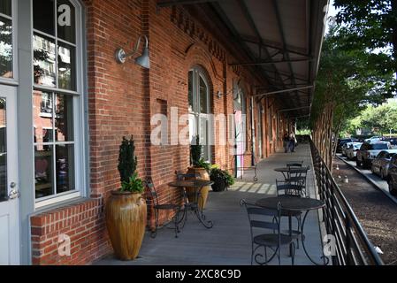 Alte Tabaklager, die in Wohnraum umgewandelt wurden, im historischen Viertel von Downtown Durham, North Carolina. Stockfoto