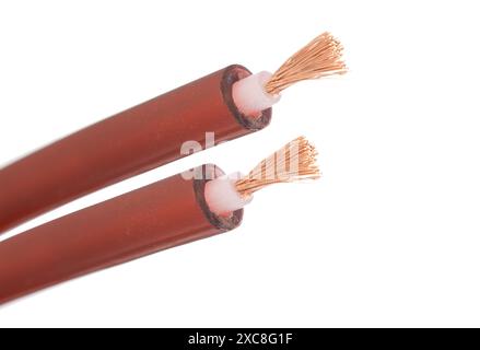 Rote Lautsprecherkabel mit freiliegendem Kupfer Stockfoto
