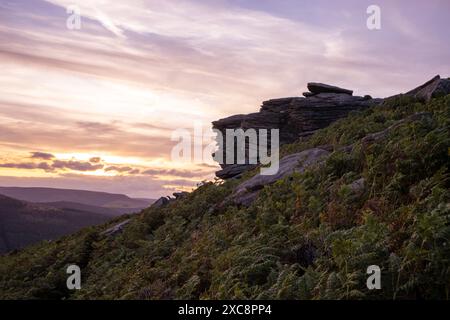 Sonnenuntergang am Bamford Edge, Derbyshire, Großbritannien Stockfoto