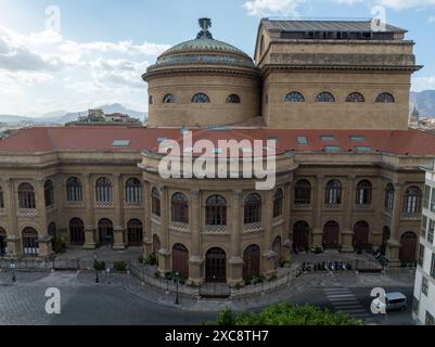 Das Teatro Massimo Vittorio Emanuele, besser bekannt als Teatro Massimo, von Palermo ist das größte Operntheater Gebäude in Italien, und einer der großen Stockfoto