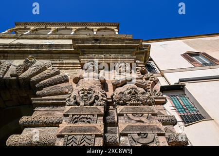 Blick auf mittelalterliche Tor Porta Nuova (Neues Tor) in Palermo. Sizilien, Italien Stockfoto