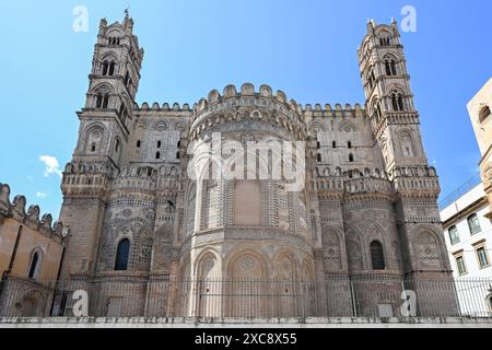 Die Kathedrale von Palermo ist ein architektonischer Komplex in Palermo (Sizilien, Italien). Die Kirche wurde 1185 von Walter Ophamil, dem anglo-normannischen Ar, errichtet Stockfoto