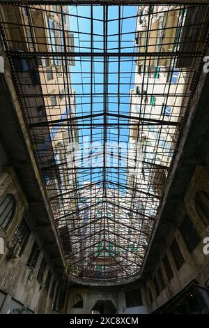 Palermo, Italien - 30. August 2023: Die Galleria delle Vittorie wurde von Paolo Bonci entworfen und 1935 als Einkaufszentrum eröffnet. Stockfoto