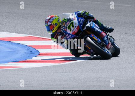 Misano Adriatico, Italien. Juni 2024. (77) Dominique Aegerter aus der Schweiz vom GYTR GRT Yamaha WorldSBK Team fährt Yamaha YZF R1 in Aktion während der FIM Motul Superbike World Championship - Tissot Superpole Race 1 der Emilia Romagna Round auf dem Marco Simoncelli World Circuit in Misano Adriatico 2024, Rimini, Italien. Quelle: Unabhängige Fotoagentur/Alamy Live News Stockfoto