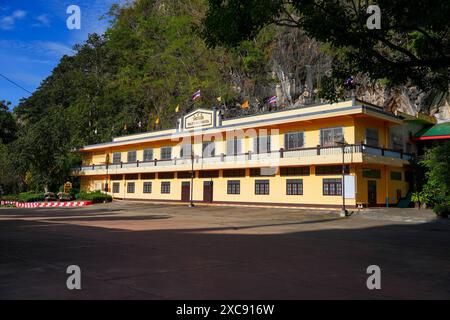 Gebetshalle des Wat Tham Suea, der Tigerhöhle Tempel von Krabi im Süden Thailands Stockfoto