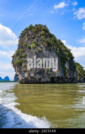 Lot Cave auf der Insel Koh Talu, einer Kalksteinkarstklippe in der Bucht von Phang Nga, Thailand, Südostasien Stockfoto