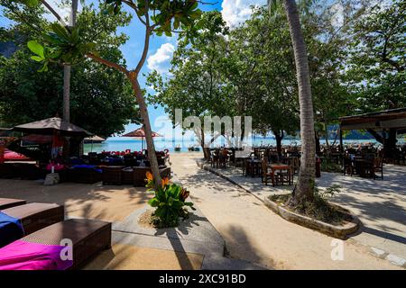 Privater Strandzugang zum Railay West Beach von einem Luxusresort auf der Railay Peninsula in der Provinz Krabi, Thailand, Südostasien Stockfoto