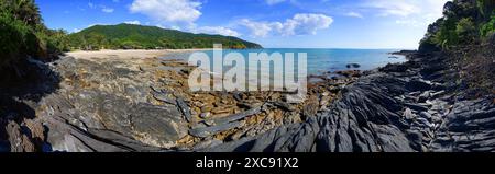 Panoramablick auf den Strand Khlong Chak auf der Insel Koh Lanta Yai in der Provinz Krabi, Thailand Stockfoto