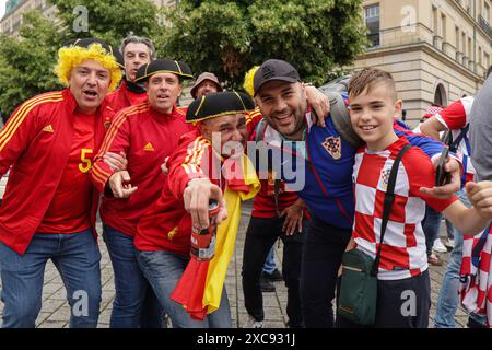 Berlin, Deutschland. Juni 2024. Vor dem Spiel zwischen Kroatien und Spanien begann am 15. Juni 2024 ein Fanrausch in der Nähe der Fan Zone nahe dem Brandenburger Tor in Berlin. Foto: Luka Stanzl/PIXSELL Credit: Pixsell/Alamy Live News Stockfoto