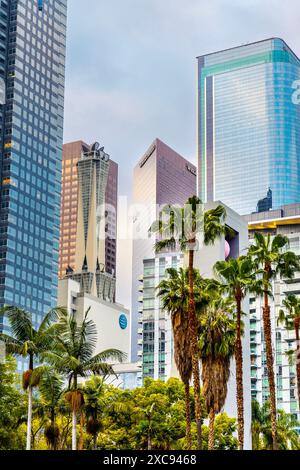 Wolkenkratzer in Downtown Los Angeles mit Blick auf den Pershing Square Park, Kalifornien, USA Stockfoto