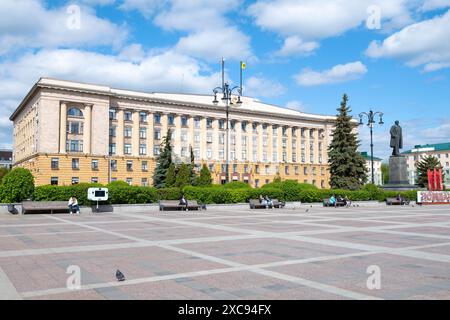 PENZA, RUSSLAND - 02. MAI 2024: Blick auf das Gebäude der Regierung der Region Penza an einem sonnigen Maitag Stockfoto