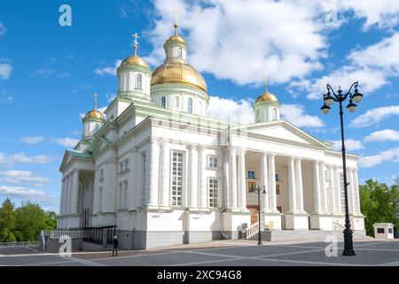 PENZA, RUSSLAND - 02. MAI 2024: Spassky-Kathedrale an einem sonnigen Maitag Stockfoto