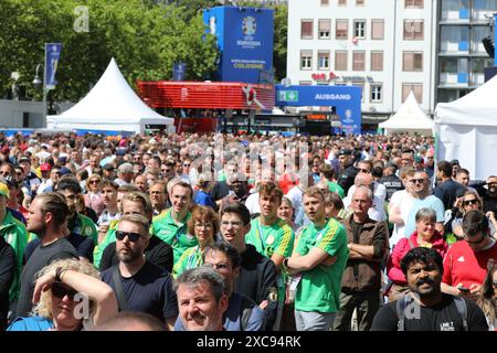 Köln, Deutschland. Juni 2024. Fußball, Europameisterschaft, Ungarn - Schweiz, Vorrunde, Gruppe A, Match Day 1, Fans und Besucher bei der Öffentlichkeit. Quelle: Sascha Thelen/dpa/Alamy Live News Stockfoto