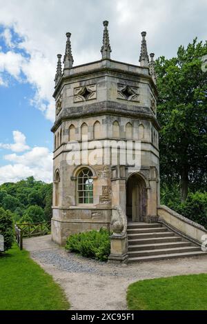 Die krönte oder pinnakelte achteckige Hausfolly in Studley Royal, Ripon, North Yorkshire, England, Großbritannien. Stockfoto