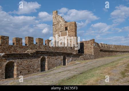 In der alten genuesischen Festung an einem sonnigen Maitag. Sudak, Krim Stockfoto