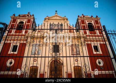 Kirche El Calvario, Fassade im spanischen Barockstil gebaut und bemalt, Leon, Nicaragua Stockfoto