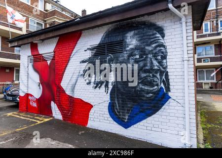 Ein Wandgemälde des englischen Spielers Eberechi Eze im Kirby Estate, London. England beginnt morgen mit dem Kampf gegen Serbien in Gelsenkirchen mit der UEFA Euro 2024-Kampagne. Bilddatum: Samstag, 15. Juni 2024. Stockfoto