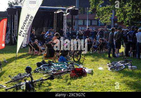 Radfahrer in Motala, Schweden, während eines der weltweit größten Freizeitradrennen, Vätternrundan, am Freitag. Stockfoto