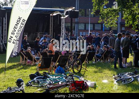 Radfahrer in Motala, Schweden, während eines der weltweit größten Freizeitradrennen, Vätternrundan, am Freitag. Stockfoto