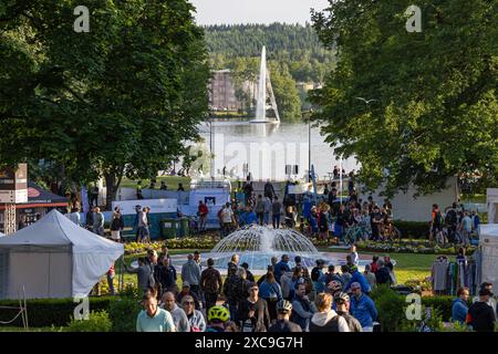 Radfahrer in Motala, Schweden, während eines der weltweit größten Freizeitradrennen, Vätternrundan, am Freitag. Stockfoto