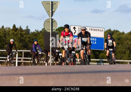 Radfahrer in Motala, Schweden, während eines der weltweit größten Freizeitradrennen, Vätternrundan, am Freitag. Stockfoto