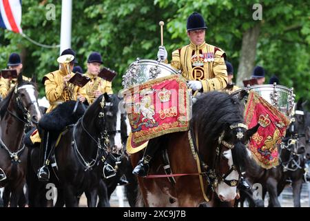 London, Großbritannien. Juni 20224. Das Militär nimmt an der Zeremonie „Trooping of the Colour“ für die Geburtstagsparade des Königs Teil, die heute in London stattfindet. Quelle: Ed Brown/Alamy Live News Stockfoto