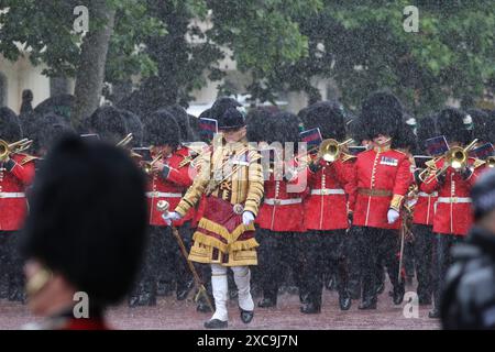 London, Großbritannien. Juni 20224. Das Militär nimmt an der Zeremonie „Trooping of the Colour“ für die Geburtstagsparade des Königs Teil, die heute in London stattfindet. Quelle: Ed Brown/Alamy Live News Stockfoto