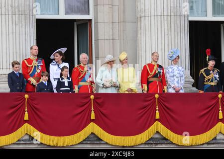 London, Großbritannien. Juni 20224. Mitglieder der königlichen Familie einschließlich William, Prinz von Wales Catherine, Prinzessin von Wales, König Charles und Königin Camilla auf dem Balkon im Buckingham Palace für die Trooping the Colour Ceremony Today in London, UK Credit: Ed Brown/Alamy Live News Stockfoto