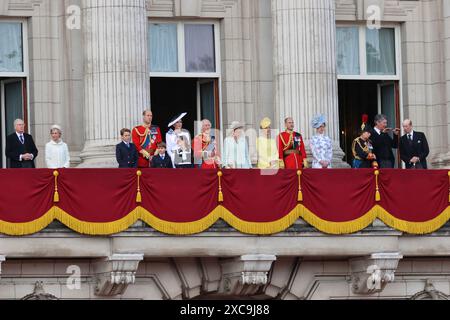 London, Großbritannien. Juni 20224. Mitglieder der königlichen Familie einschließlich William, Prinz von Wales Catherine, Prinzessin von Wales, König Charles und Königin Camilla auf dem Balkon im Buckingham Palace für die Trooping the Colour Ceremony Today in London, UK Credit: Ed Brown/Alamy Live News Stockfoto