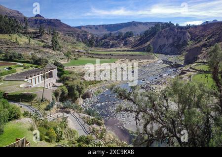 Colca Canyon, Peru - 7. Dezember 2023: Blick auf die Landschaft rund um das Colca Lodge Hotel, Colca Canyon Stockfoto