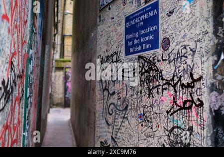 Die Quadrophenia Alley befindet sich in der East Street Brighton und ist einer der Filmschauplätze, die 1979 im Kultfilm Quadrophenia bekannt waren. Stockfoto