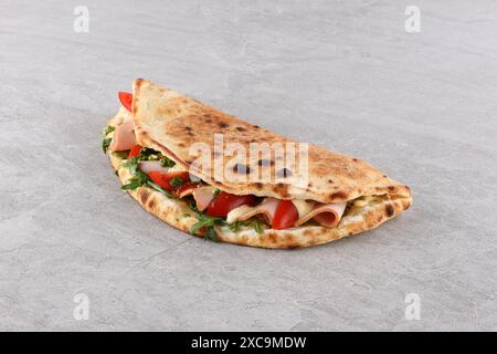 Sandwich Pizza mit Schinken Stockfoto