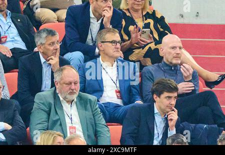 Herbert HAINER, FCB-Präsident und Ex-CEO Adidas Jan-Christian Dreesen, Vorstandsvorsitzender FCB Matthias SAMMER, EX FCB Sportdirektor im Gruppenspiel DEUTSCHLAND - SCHOTTLAND 5-1 der UEFA-Europameisterschaften 2024 am 14. Juni 2024 in München. Fotograf: ddp Images/STAR-Images Credit: ddp Media GmbH/Alamy Live News Stockfoto