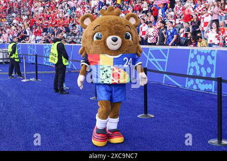 BERLIN, DEUTSCHLAND - 15. JUNI: Maskottchen der UEFA Euro 2024 beim Spiel der Gruppe B - UEFA EURO 2024 zwischen Spanien und Kroatien im Olympiastadion am 15. Juni 2024 in Berlin. (Foto: Peter Lous/BSR Agency) Stockfoto