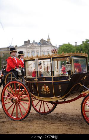 König Karl III. Und Königin Camilla bei der Parade der Horse Guard for the Trooping the Colour, 15. Juni 2024 Stockfoto