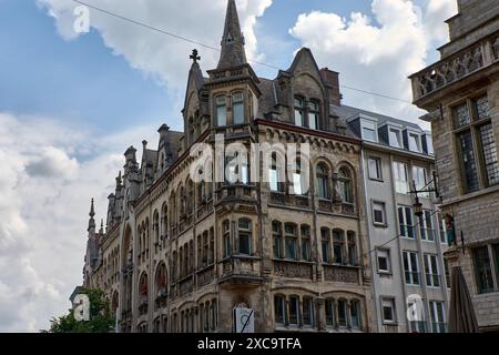 Gent, Belgien; Juni 2024. Architektur des Stadtzentrums von Gent. Gent ist eine mittelalterliche Stadt und ein Touristenziel in Belgien. Stockfoto