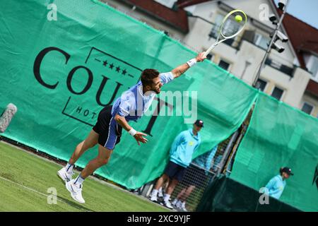 Halle Westf, Westfalen, Deutschland. Juni 2024. Corentin Moutet (FRA) in Aktion während der 31. TERRA WORTMANN OPEN, ATP500 - Herren Tennis (Bild: © Mathias Schulz/ZUMA Press Wire) NUR REDAKTIONELLE VERWENDUNG! Nicht für kommerzielle ZWECKE! Stockfoto