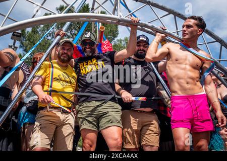 Rom, Rm, Italien. Juni 2024. Zehntausende von Menschen nehmen an der 30. Ausgabe der Pride Parade in den Straßen Roms Teil. (Kreditbild: © Marco Di Gianvito/ZUMA Press Wire) NUR REDAKTIONELLE VERWENDUNG! Nicht für kommerzielle ZWECKE! Quelle: ZUMA Press, Inc./Alamy Live News Stockfoto