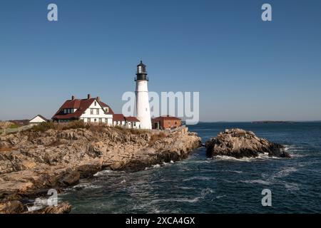 Cape Elizabeth, Maine, USA - 28. Oktober 2023: Blick auf das Portland Head Light, einen der ältesten Leuchttürme der USA, an der Küste des Bundesstaates Stockfoto