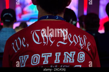 Detroit, Michigan, USA. Juni 2024. Ein T-Shirt auf einem jungen Studenten auf der Wendepunkt USA-Volkskonvention in Detroit, Michigan, am Samstag, den 15. Juni, 2024. (Kreditbild: © Dominic Gwinn/ZUMA Press Wire) NUR REDAKTIONELLE VERWENDUNG! Nicht für kommerzielle ZWECKE! Quelle: ZUMA Press, Inc./Alamy Live News Stockfoto