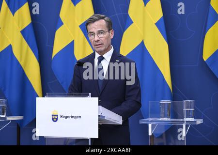 Stockholm, Schweden. Juni 2024. Schwedens Premierminister Ulf Kristersson (M) hält eine Pressekonferenz ab, da Johan Floderus und Saeed Azizi, die im Iran inhaftiert waren, nun nach einem Austausch gegen den Urheberrechtsverletzer Hamid Noury in Schweden zu Hause sind. Foto: Jessica Gow/TT/Code 10070 Credit: TT News Agency/Alamy Live News Stockfoto