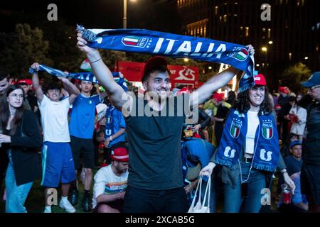 Mailand, Italien. Juni 2024. Milano Centrale, P.za Duca d'Aosta. Europei di calcio. Italia-Albanien-Cronaca - Milano, Italia - Sabato 15 giugno 2024(Foto Alessandro Cimma/Lapresse) Milano Centrale, p.za Duca d'Aosta. Fußball-Europameisterschaft. Italien-Albanien - Nachrichten - Mailand, Italien - Samstag, 15. Juni 2024 (Foto Alessandro Cimma/Lapresse) Credit: LaPresse/Alamy Live News Stockfoto