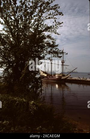 Jamestown, VA USA 9/1993. Jamestown war Englands erste erfolgreiche Siedlung in Virginia, die am 13. Mai 1607 an ihrem ausgewählten Ort am James River ankam, wo drei Schiffe, die Susan Constant, Godspeed und Discovery, von der Virginia Company of London gechartert, um ihre 104 Passagiere zu besiedeln (einer starb während der Reise) und eine Summe von 39 Soldaten, alle 143 waren Männer. Stockfoto