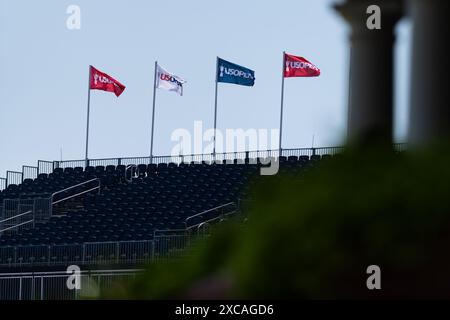 Pinehurst, North Carolina, USA. Juni 2024. Diese Stände warten auf Fans in der dritten Runde der 124. U.S. Open am 15. Juni 2024 im Pinehurst Resort & Country Club (Kurs Nr. 2) in Pinehurst, North Carolina. (Kreditbild: © Timothy L. Hale/ZUMA Press Wire) NUR REDAKTIONELLE VERWENDUNG! Nicht für kommerzielle ZWECKE! Quelle: ZUMA Press, Inc./Alamy Live News Stockfoto