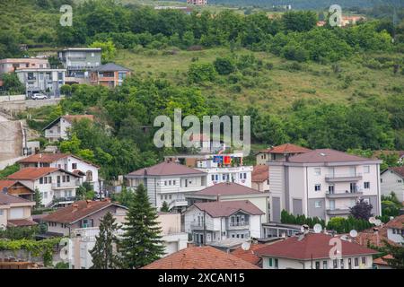 Blick über die wunderschöne Stadt Peja im Norden des Kosovo Stockfoto