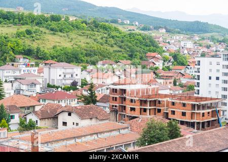 Blick über die wunderschöne Stadt Peja im Norden des Kosovo Stockfoto