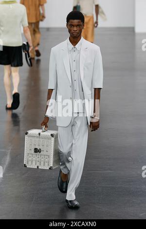 FENDI menÄôs Frühjahr/Sommer 2025 Laufsteg während der Milan Fashion Week Herrenmode am 2024. Juni - Mailand, Italien 15/06/2024 Stockfoto