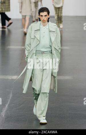 FENDI menÄôs Frühjahr/Sommer 2025 Laufsteg während der Milan Fashion Week Herrenmode am 2024. Juni - Mailand, Italien 15/06/2024 Stockfoto