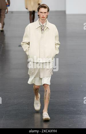 FENDI menÄôs Frühjahr/Sommer 2025 Laufsteg während der Milan Fashion Week Herrenmode am 2024. Juni - Mailand, Italien 15/06/2024 Stockfoto