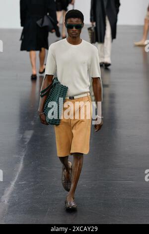 FENDI menÄôs Frühjahr/Sommer 2025 Laufsteg während der Milan Fashion Week Herrenmode am 2024. Juni - Mailand, Italien 15/06/2024 Stockfoto